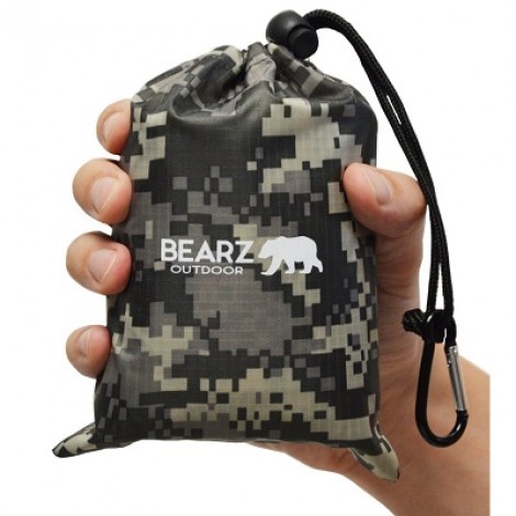 7. BEARZ Outdoor Beach Blanket