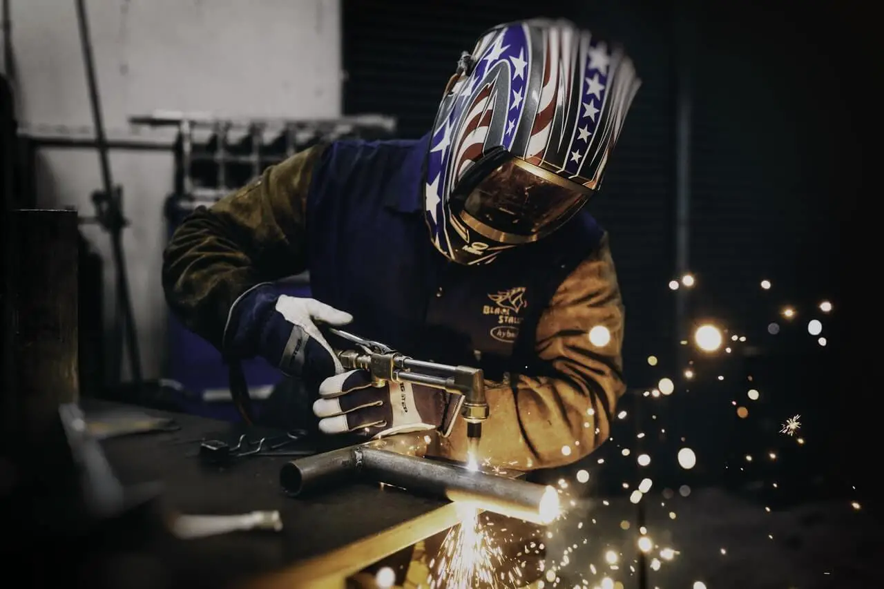 An in-depth review of the best welding helmets available in 2018.