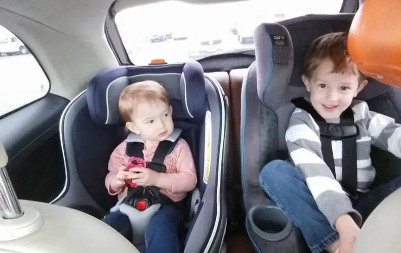 how to fit 2 car seats in a car