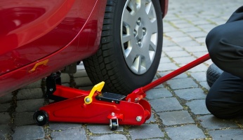 How to Use a Car Jack: A Beginner's Guide