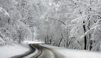 An in depth guide for how to navigate on icy roads this winter