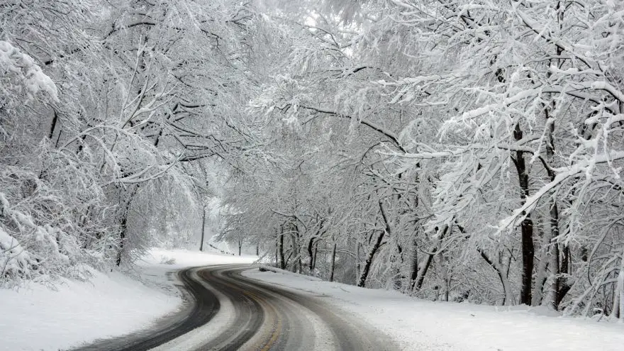 An in depth guide for how to navigate on icy roads this winter