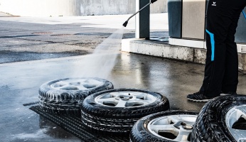 A step-by-step guide for refinishing your vehicles wheels.