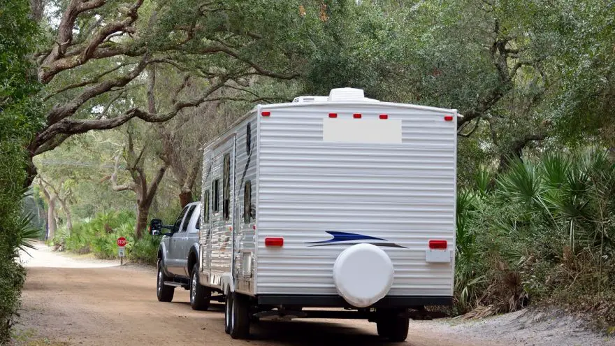 How to Tow a Trailer: A Beginners Guide a thorough guide on how to tow a trailer